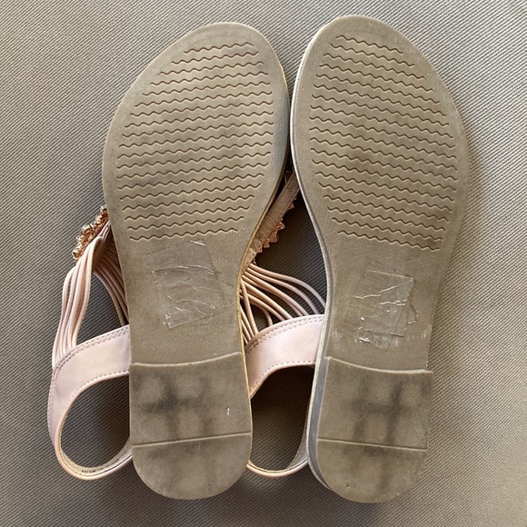 CG shoes, embellishments are pink - Picture 2 of 2